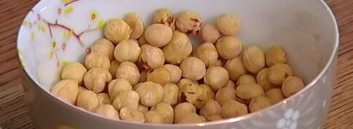 запеченная утка, фаршированная диким рисом и яблоками. Шаг 3