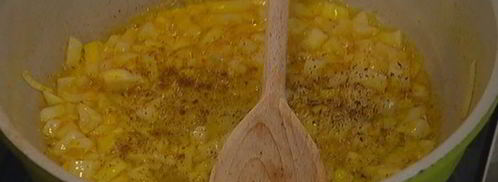 запеченная утка, фаршированная диким рисом и яблоками. Шаг 5