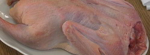 запеченная утка, фаршированная диким рисом и яблоками. Шаг 8