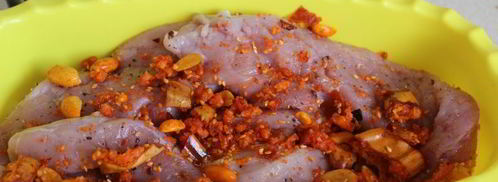 жареные ломтики свиного окорока в панировке из силансу. Шаг 2