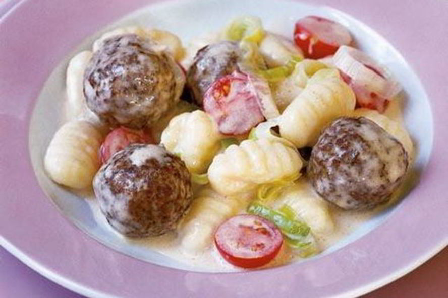 Рецепт ньокков с мясными шариками и помидорами