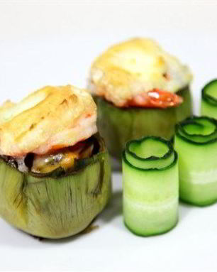 Артишоки, фаршированные мидиями и креветками, под шапкой из козьего сыра