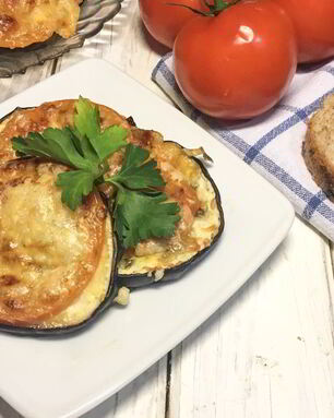 Баклажан, запеченный с томатом и сыром