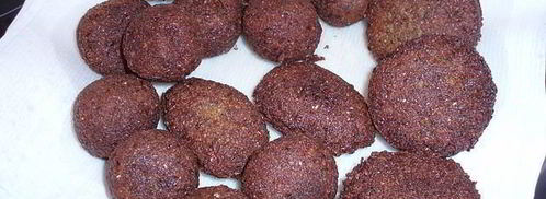 фаляфель — жареные во фритюре шарики из измельченного нута. Шаг 13