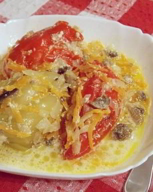 Фаршированный перец в сметанном соусе