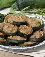 Кабачки — цукини с сыром, орехами и розмарином
