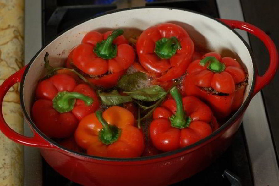 Рецепт перца, фаршированного мясом и красным рисом
