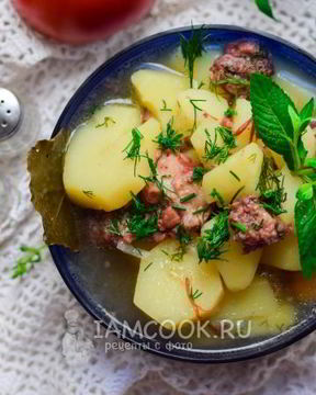 Тушеная картошка с тушенкой в кастрюле