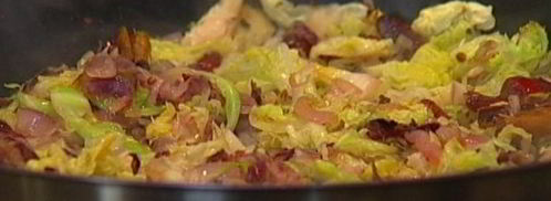 тушеная савойская капуста с радиккио и клюквой. Шаг 6