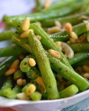 Зеленая фасоль с кедровыми орешками