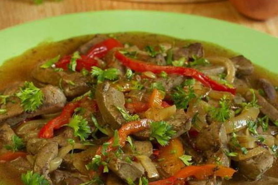 Рецепт говяжьей печени по-домашнему с луком и перцем