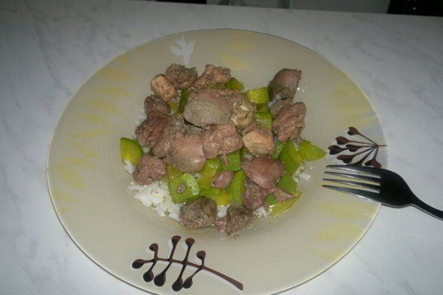 Рецепт куриной печени, грудки с кабачком, луком и белым рисом