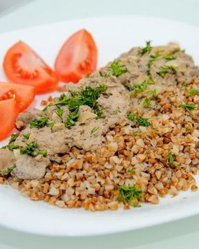 Куриная печень с грибами в сметане