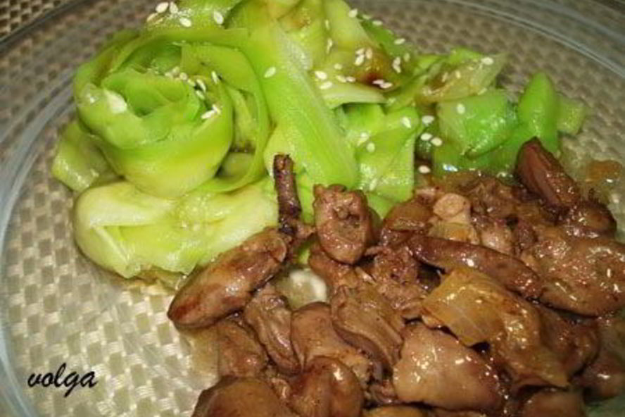 Рецепт куриной печени с лимонно-медовым соусом и кабачковой лапшой