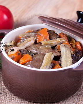 Куриная печень тушеная с ревенем