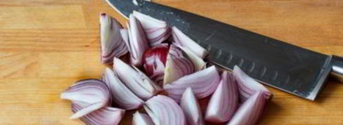 жареная куриная печень с фисташками и рукколой. Шаг 3