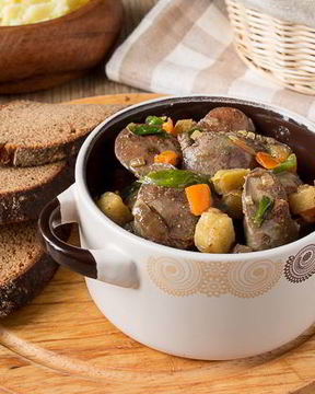 Жареная куриная печень с яблоками и сладким перцем