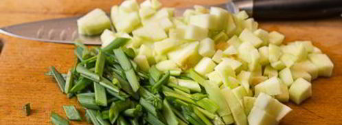 жареная куриная печень с яблоками и сладким перцем. Шаг 3