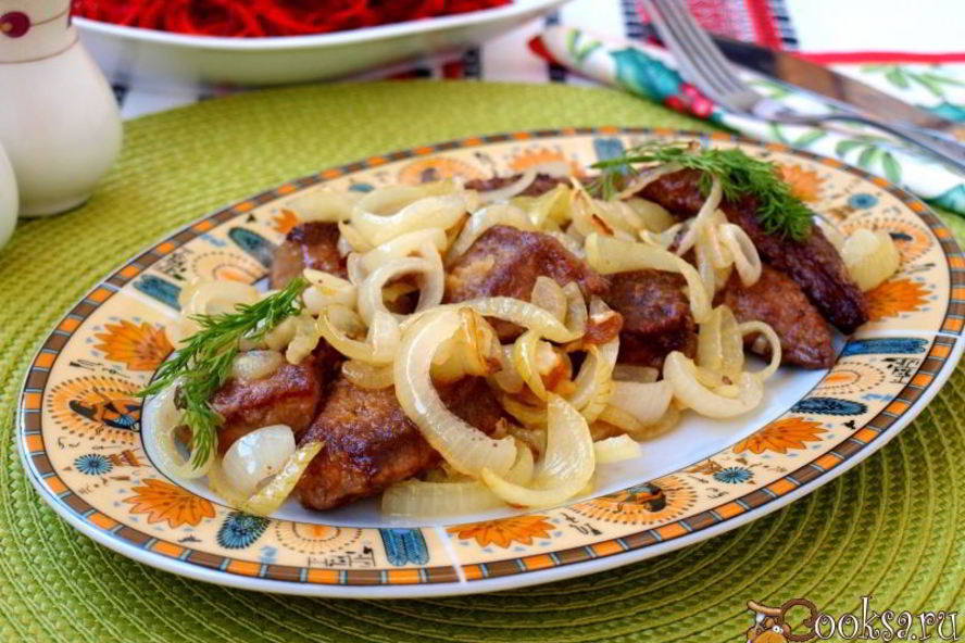 Рецепт жареной свиной печени с луком и чесноком