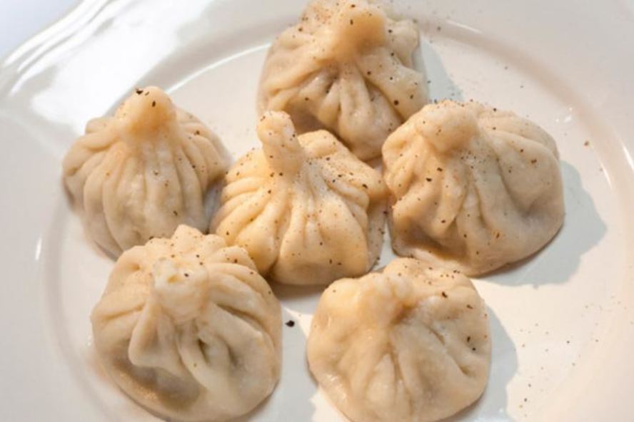 Рецепт хинкали с базиликом и перцем чили