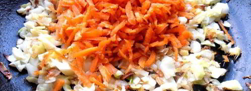 ленивые пельмени на овощной подушке. Шаг 9