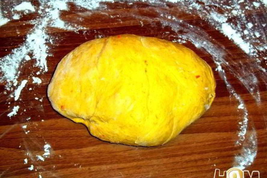 Рецепт морковна-шафранового пельменного тесто