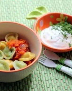 Разноцветные пельмени с рыбой