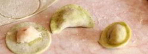 разноцветные пельмени с рыбой. Шаг 6