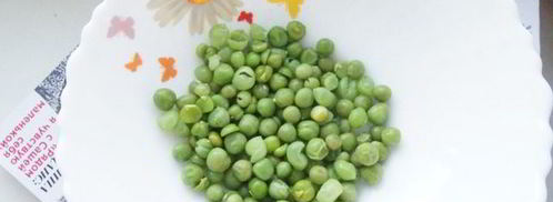 быстрый плов с рыбой и зеленым горошком. Шаг 4