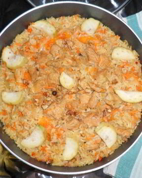Плов из индейки с айвой, курагой и фейхоа