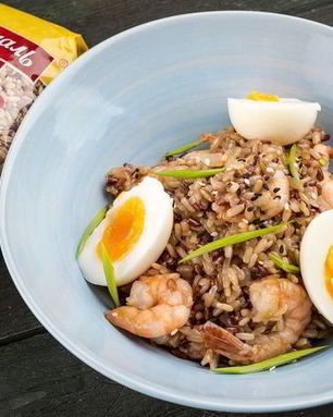 Плов из красного и бурого риса с креветками