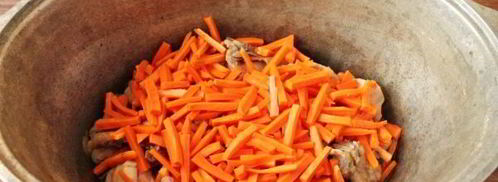 плов с курицей в утятнице на плите. Шаг 9