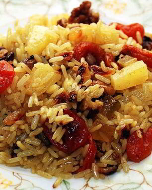 Сладкий плов с изюмом и курагой