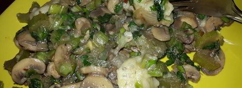 постные картофельные клецки с луком, грибами и сельдереем. Шаг 11