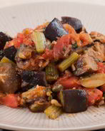 Итальянская капоната со свежими томатами