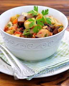Овощное рагу с баклажанами и кабачками в мультиварке