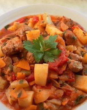 Овощное рагу со свининой и кабачками