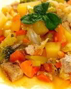 Овощное рагу со свининой в казане