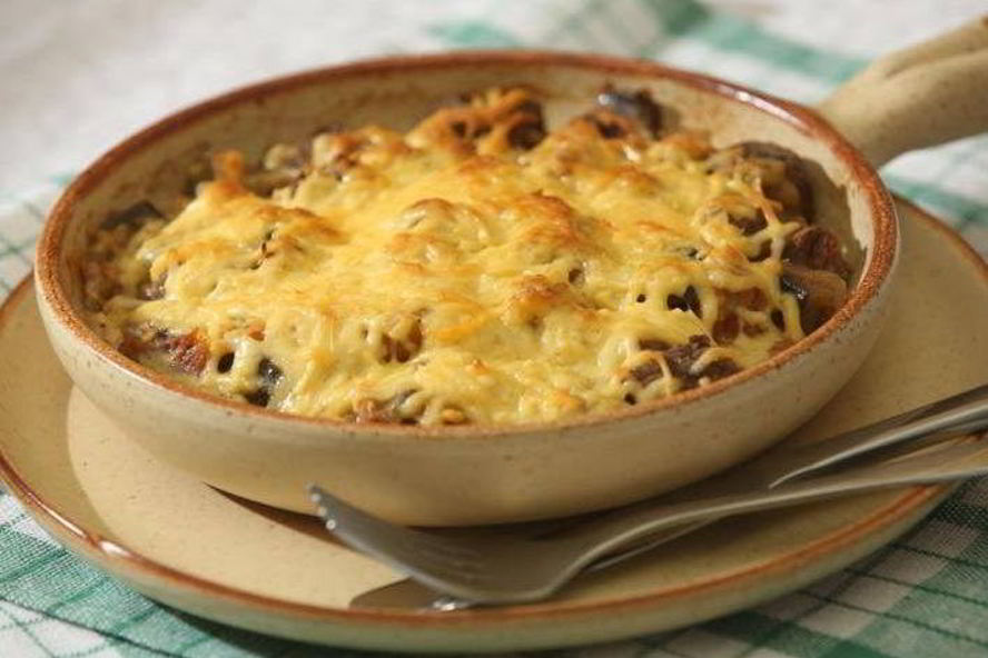 Рецепт рагу из баклажанов с говядиной под сырной корочкой