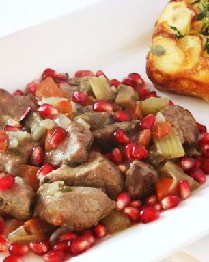 Рагу из баранины с зернами граната и картофельным гарниром