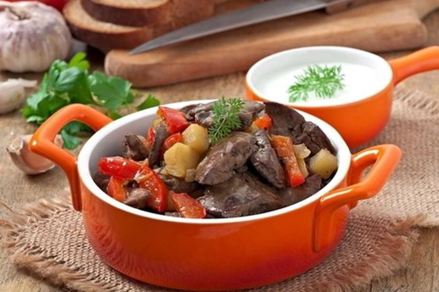 Рецепт рагу из куриной печени с яблоком и сладким перцем