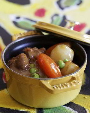 Рождественское мясное рагу с зеленым горошком