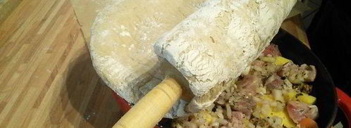 слоеное рагу из мяса и овощей под хлебной корочкой. Шаг 6