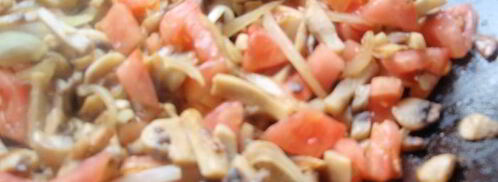 утиное филе в кунжуте с грибным рагу и картофельными дольками. Шаг 8