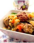 Уютное рагу из овощей и куриных котлеток