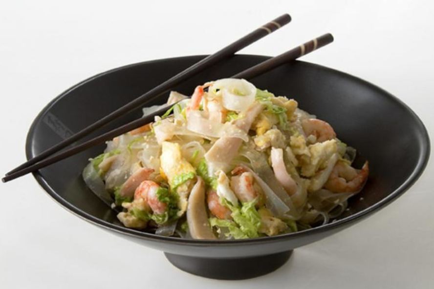 Рецепт рисовой лапши с креветками и кальмарами