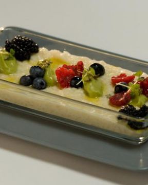 Десертное ризотто с ягодами, ванилью и авокадо