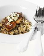 Ризотто из чечевицы, перловки, гречки и дикого риса с фуа-гра и козьим сыром