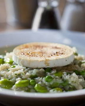 Ризотто из весенних овощей с козьим сыром