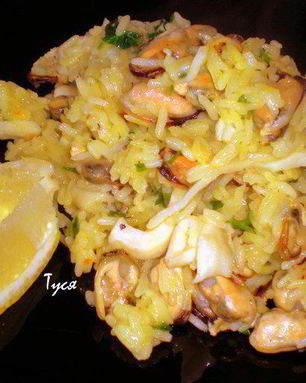 Желтое ризотто с морепродуктами